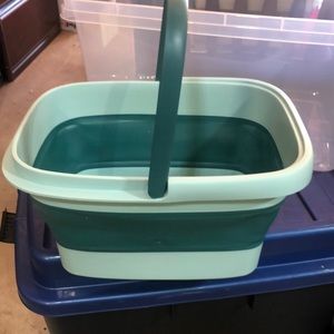 Collapsible beinilai carrying basket